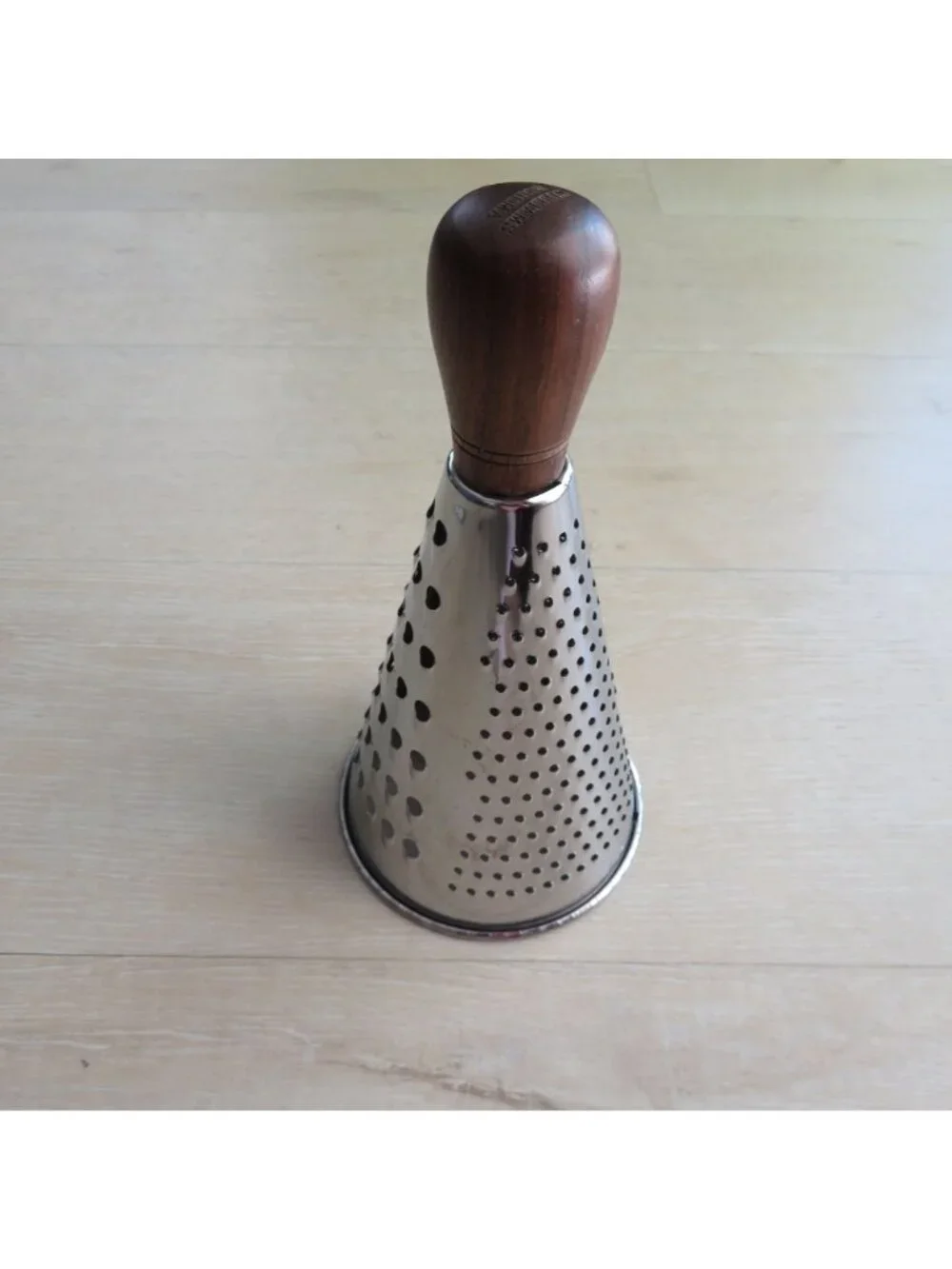Williams Sonoma Stainless Steel Walnut Knob Handle Conical Cheese Grater Discont
